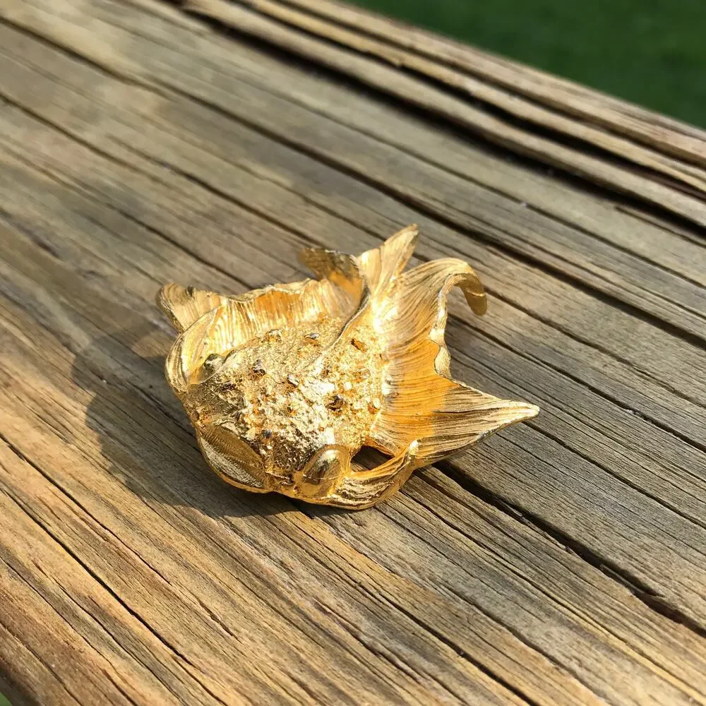Vintage Dimensional Lucky Koi Gold Tone Textured Fish Pin / Brooch